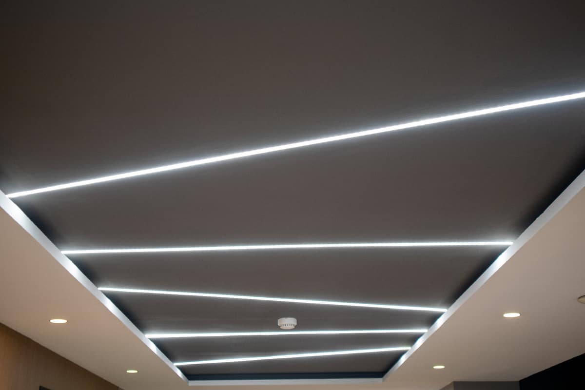 Falso techo con iluminación LED integrada