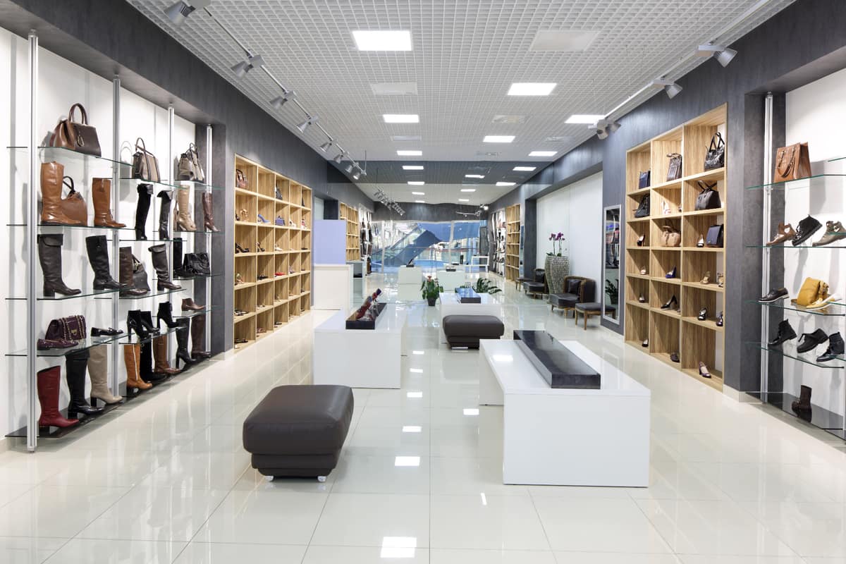 Tienda con tabiques y falsos techos de pladur